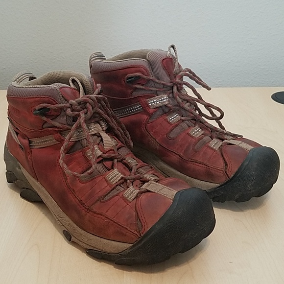 keen red boots
